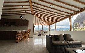 Cómoda casa con espectacular vista a la piedra y embalse